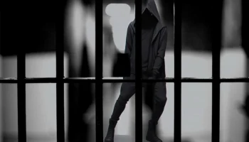 Молодой человек с необычной внешностью зарезал приставшего к нему незнакомца